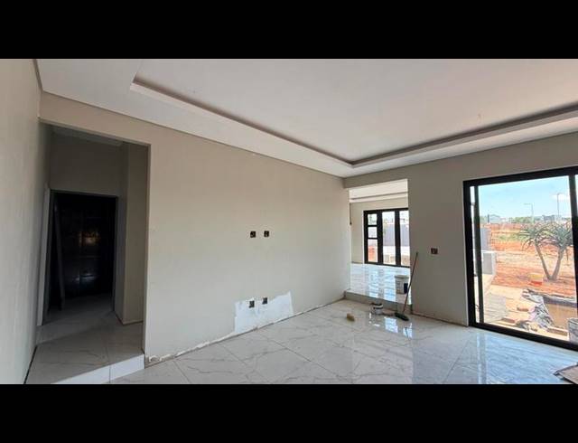 5 BEDROOM HOUSE FOR SALE IN FOUNTAINBROOK ESTATE